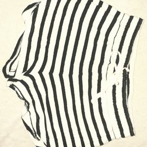 H&M white and black shorts